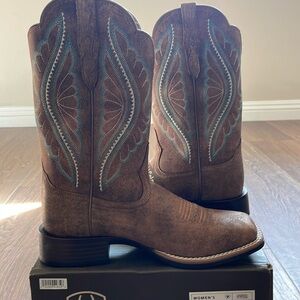 Size 7 wide